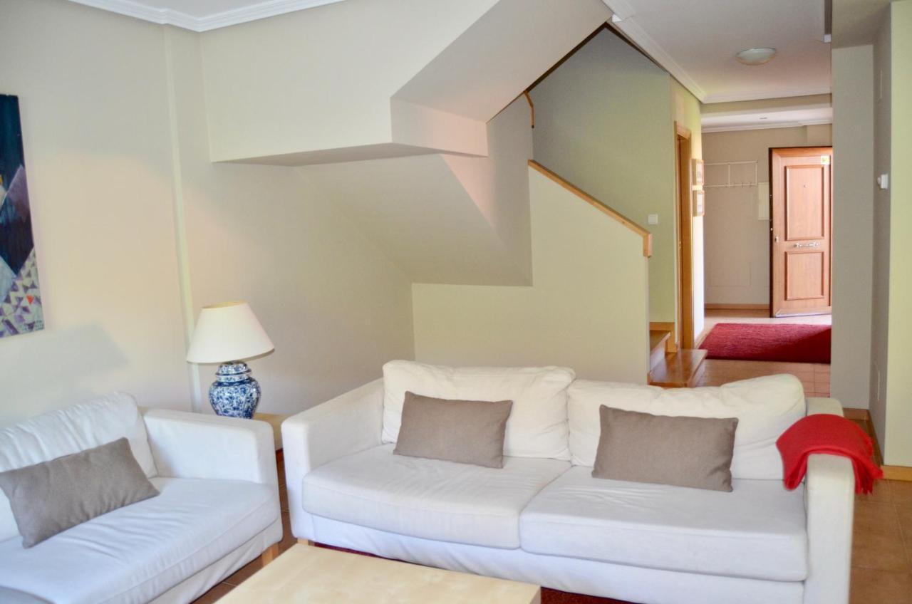Villa Precioso Adosado En Urbanizacion Con Campo De Golf Mino Esterno foto